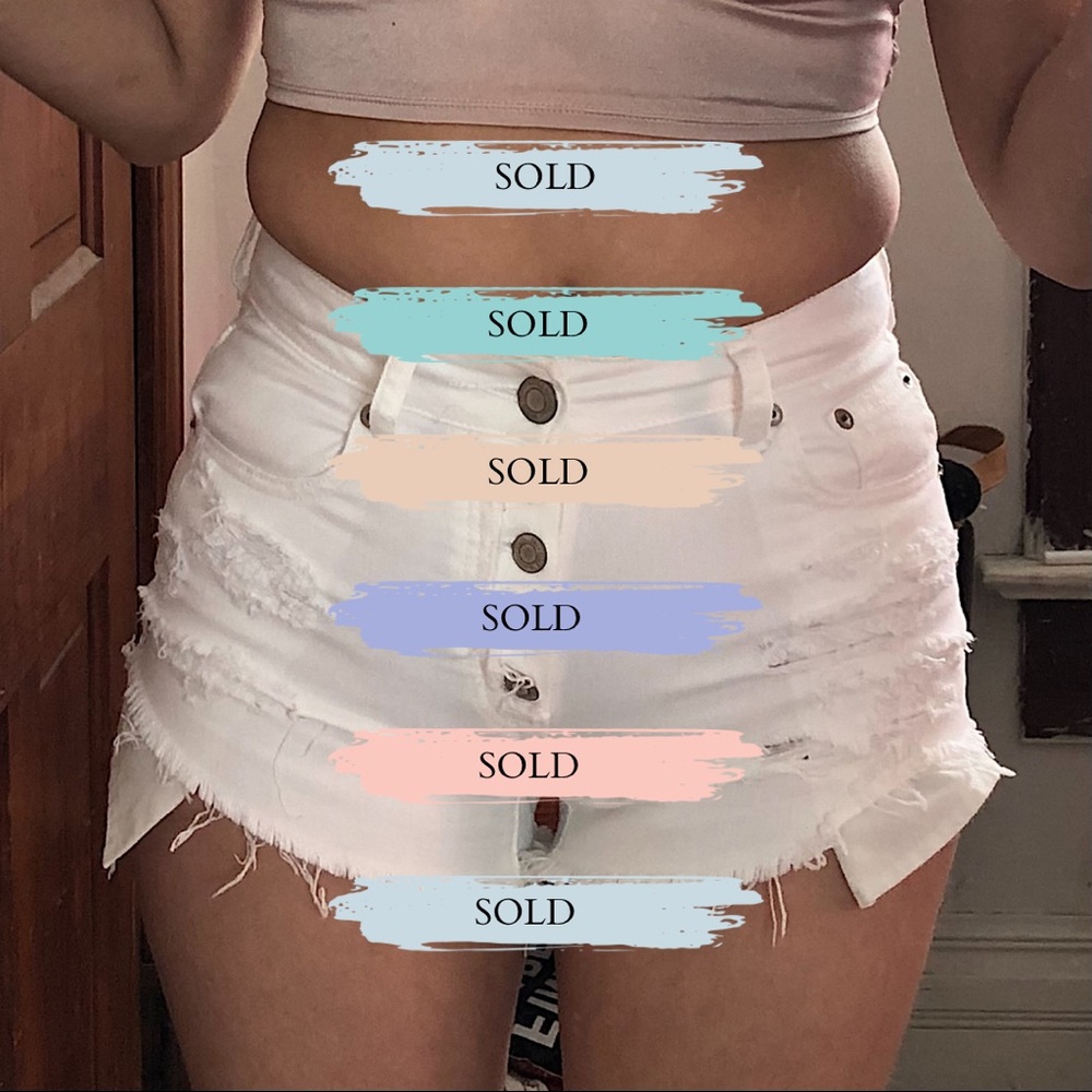 ⛔️SOLD⛔️White Distressed American Eagle Shorts